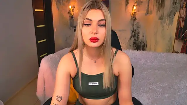 HyileyClark live sex cam