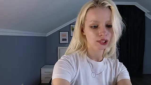 Naomi_Demio's cam snapshot