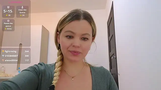 Milana15 live sex cam