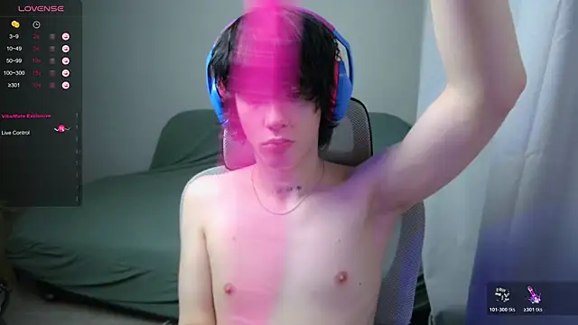 LeonBoykisser live sex cam