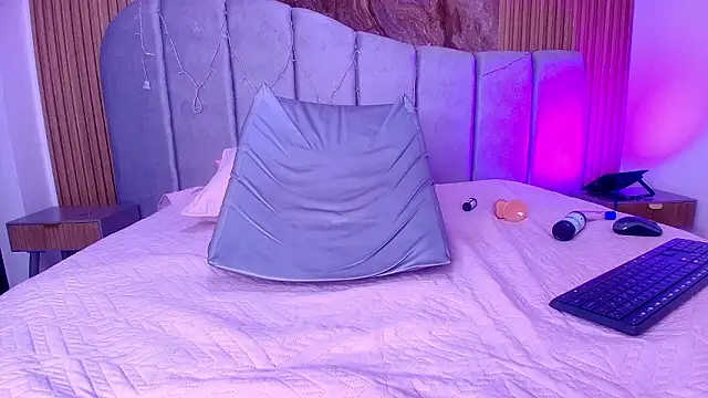 sarita_blondi's cam snapshot