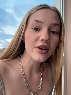 MilaMoone live sex cam