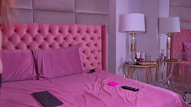 Roxy_Wilde's cam snapshot