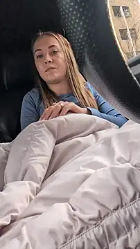 Risky_julia2330's cam snapshot