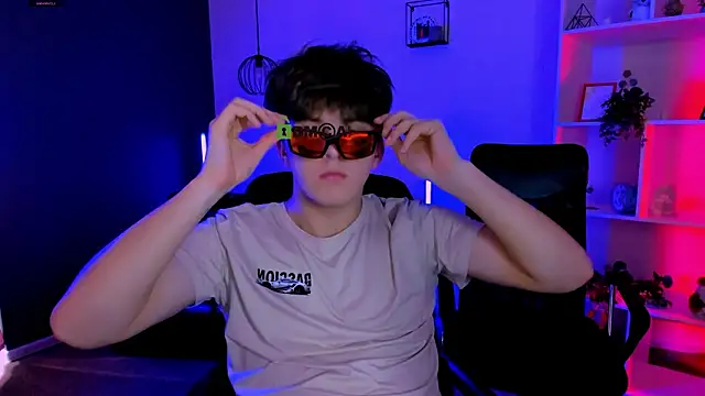 travis_wolf_'s cam snapshot