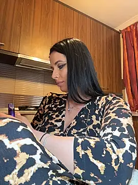 Hotmomcheckk_ live sex cam