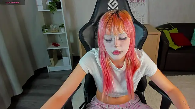 Mika_Vatashi's cam snapshot