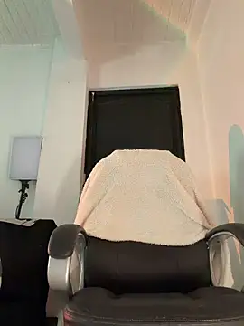 aly_golden_ live sex cam