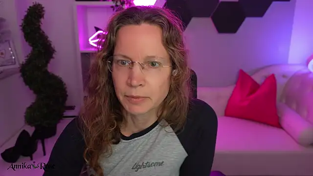 AnnikaRose live sex cam