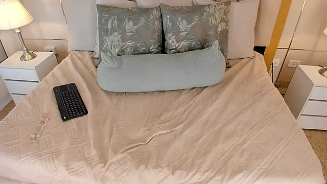 Crystal_Rose__'s cam snapshot