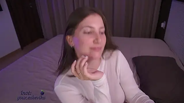 ItsEzheVika's cam snapshot