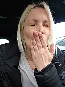 Sunny-Sin live sex cam