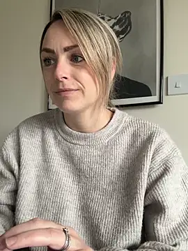 LouiseLovesFun's cam snapshot