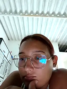 young_dairy01's cam snapshot