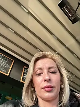 VikaBunny1 live sex cam