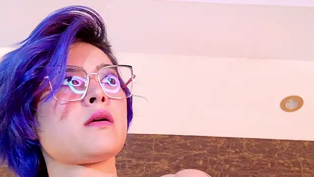 annie_hawk's cam snapshot