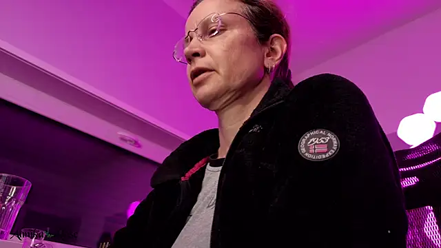 AnnikaRose live sex cam