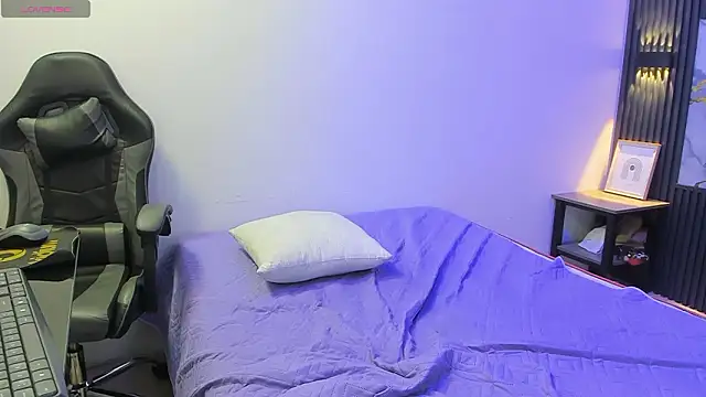 Dark_Desiree18 live sex cam