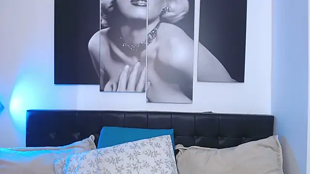 NicoletBlossom live sex cam