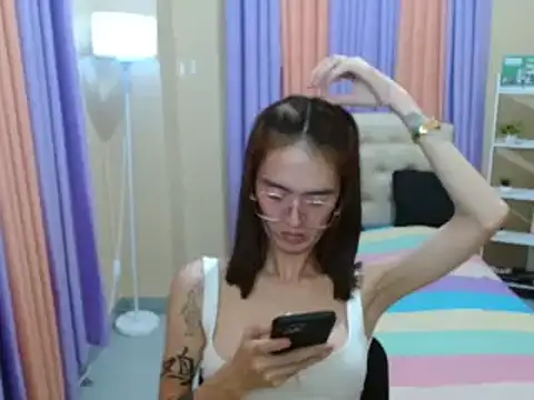 XxTsUncutAskaxX live sex cam