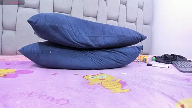 Messy-Saray-'s cam snapshot