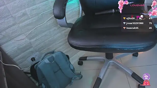 alice__tylor's cam snapshot