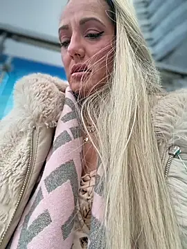 adya-aly's cam snapshot