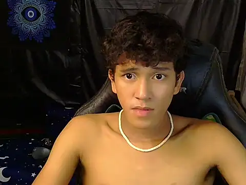 hugekenbigcock live sex cam