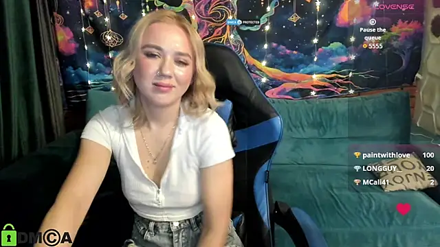 CrystalGirl99's cam snapshot