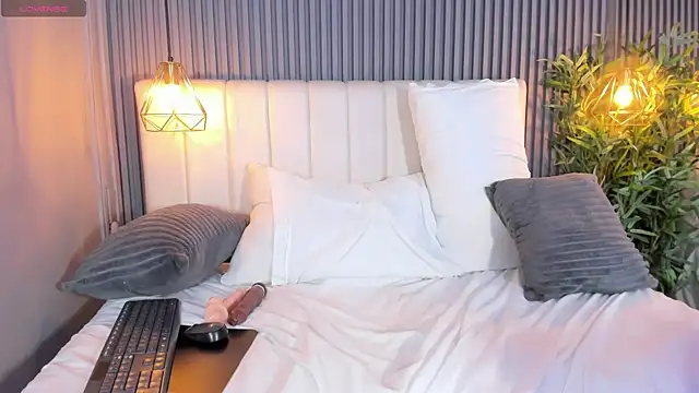 LunaKarther's cam snapshot