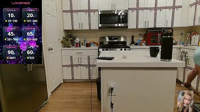 Blondiewithanass's cam snapshot