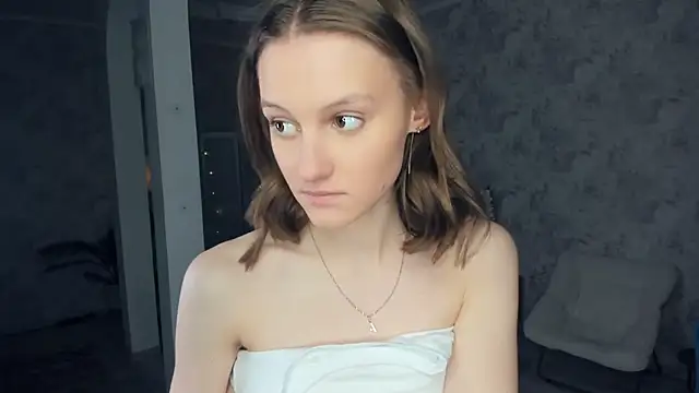 LianneBynon live sex cam