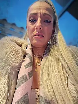 adya-aly's cam snapshot