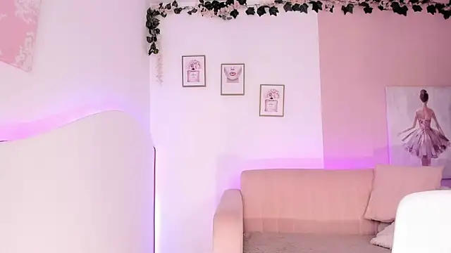 Mila_jenner's cam snapshot