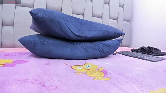 Messy-Saray-'s cam snapshot