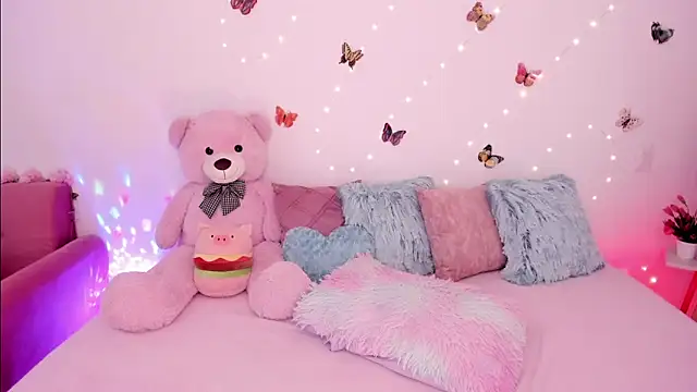 Zara_uwu_'s cam snapshot