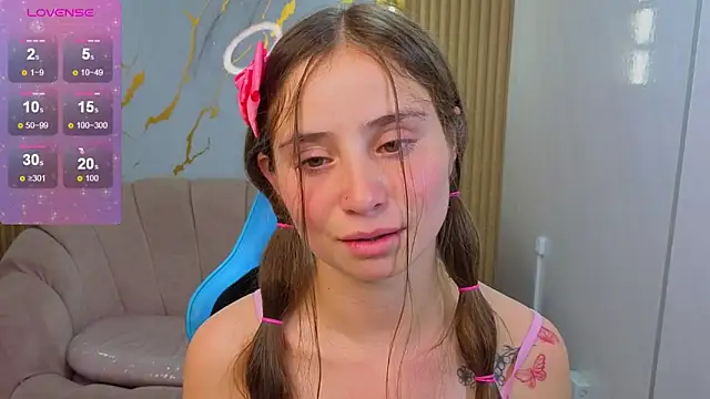 Ariana18_b's cam snapshot