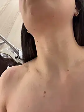 Holly_Play live sex cam