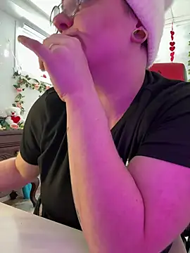 CurvesNChaos's cam snapshot