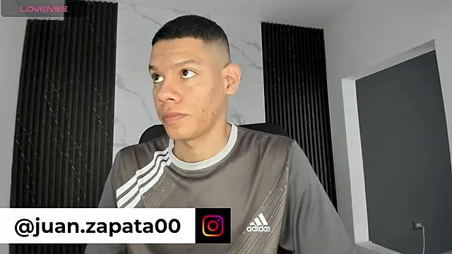 milo_cruz_'s cam snapshot