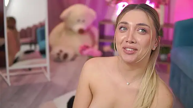 NadyaBlue's cam snapshot