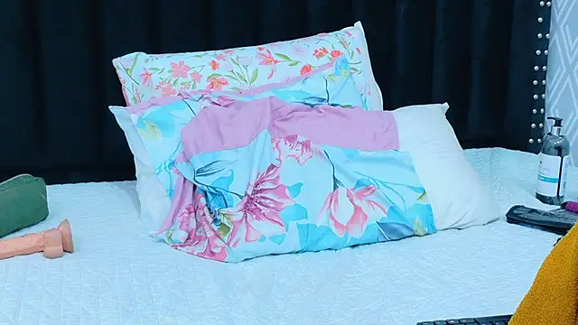 colombiamommy's cam snapshot