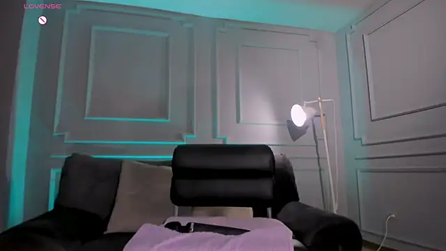 AmbarJames_'s cam snapshot