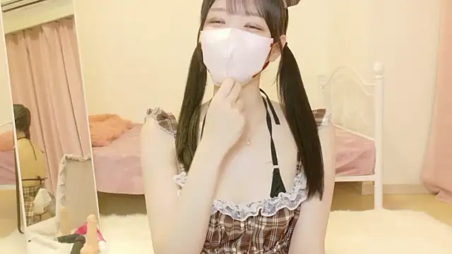 roachan_ live sex cam