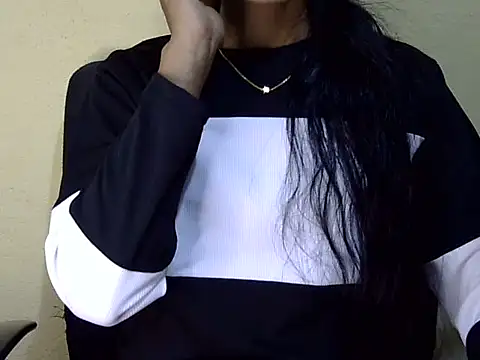 Khushi_v's cam snapshot