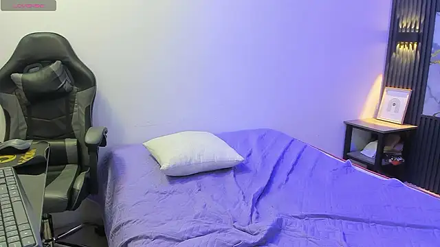 Dark_Desiree18 live sex cam