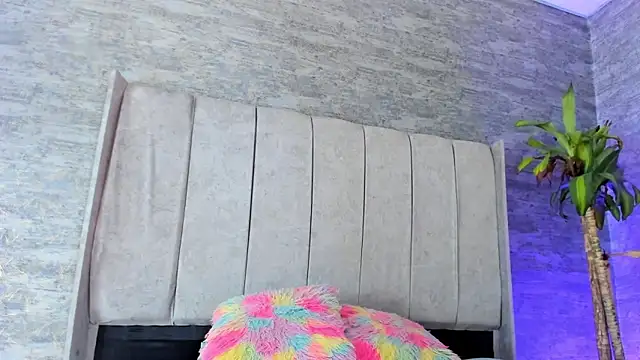 IsabellaRossi_'s cam snapshot