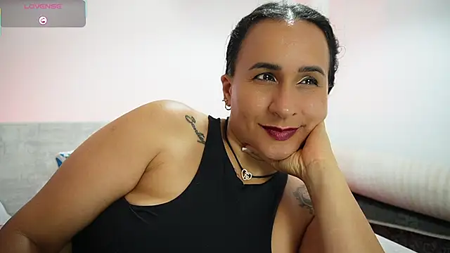 Sara_Charmy live sex cam