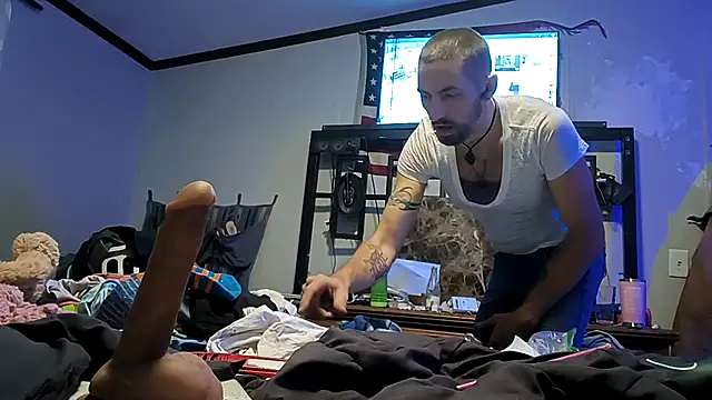 Bi_curious86's cam snapshot