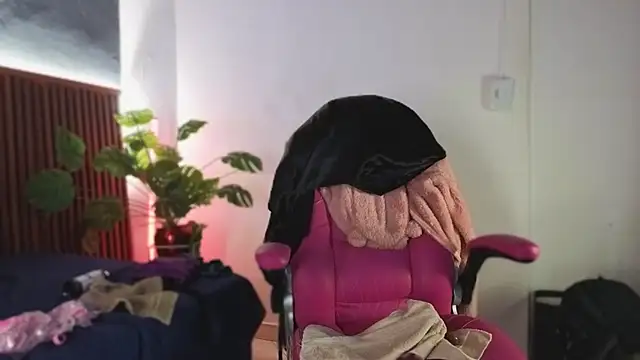 miss_monserrate01's cam snapshot